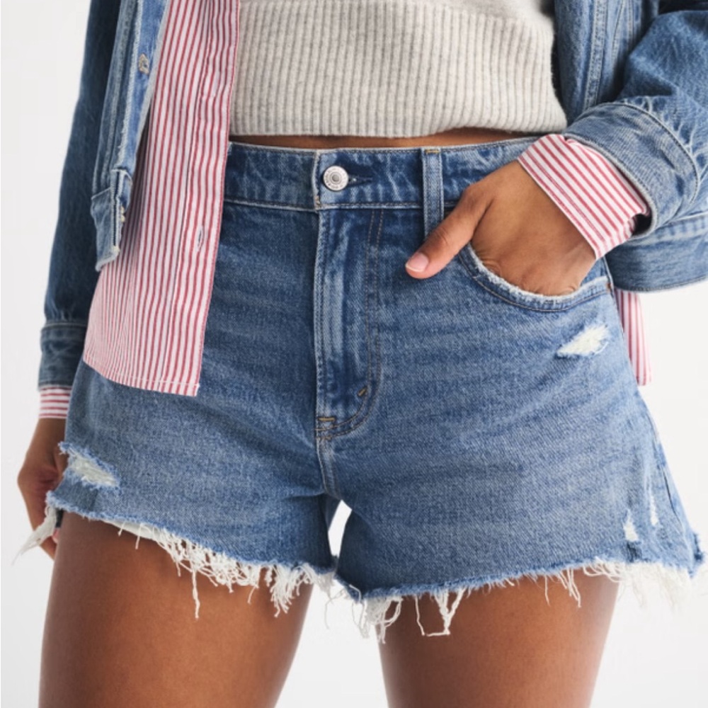 Abercrombie Curve Love Mom Short - 4in Inseam
